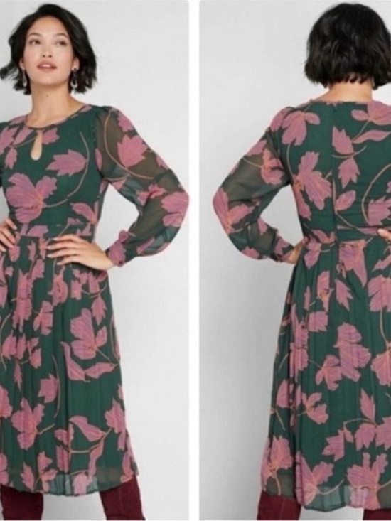 Modcloth Dresses & Skirts - ModCloth Green Midi Dress with Pink Floral Print